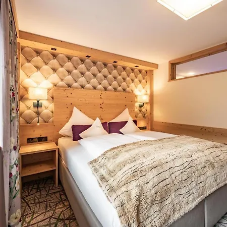 Ξενοδοχείο Pramstraller 4*